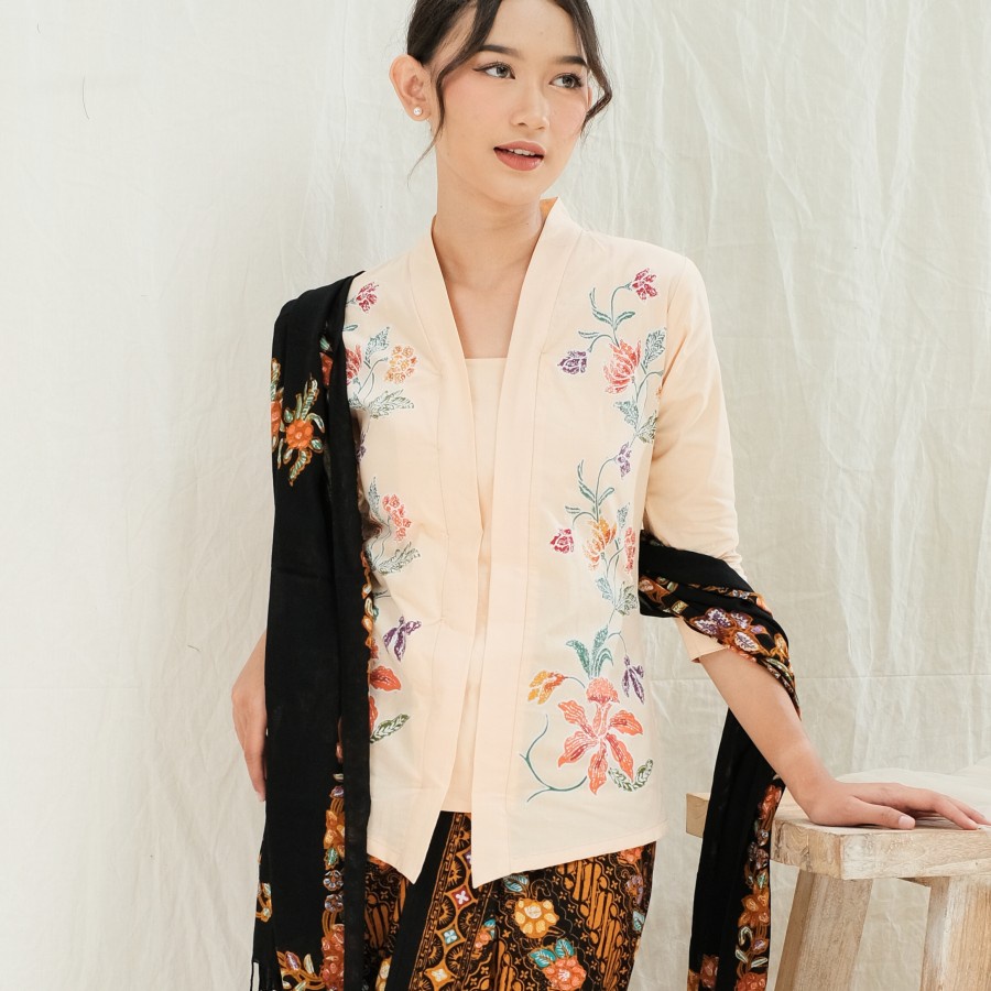 Kebaya Encim Batik Malia Lengan 7/8 Meradelima Katun Cream