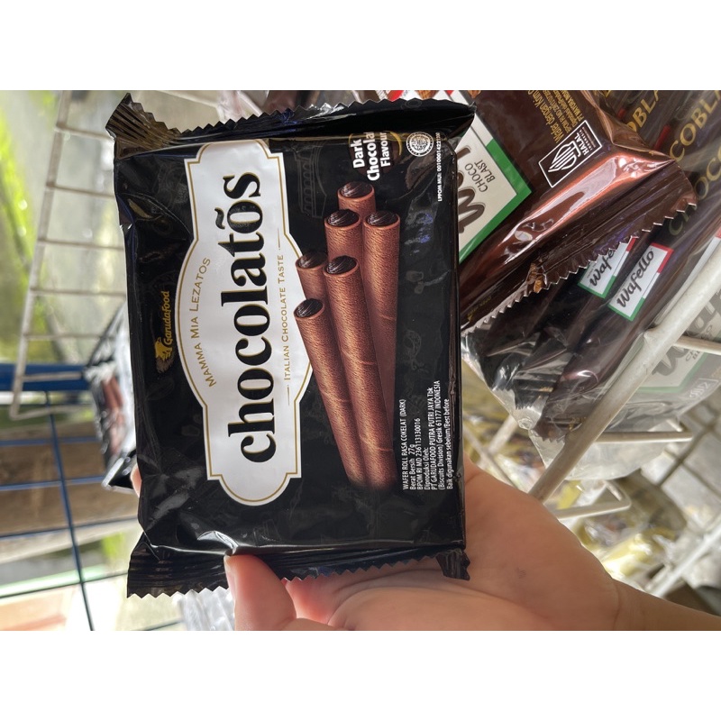 

chocolatos wafer roll rasa coklat (dark) dapat 5 bisa mix sama snack lain