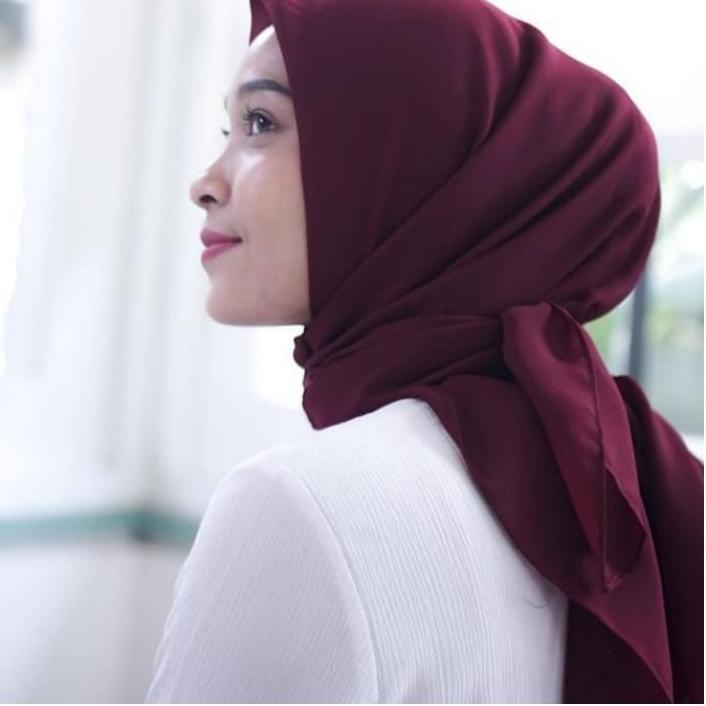 BestSeller BURGUNDY Hijab Pollycotton Hijab Square ( Hijab warna Burgundy )