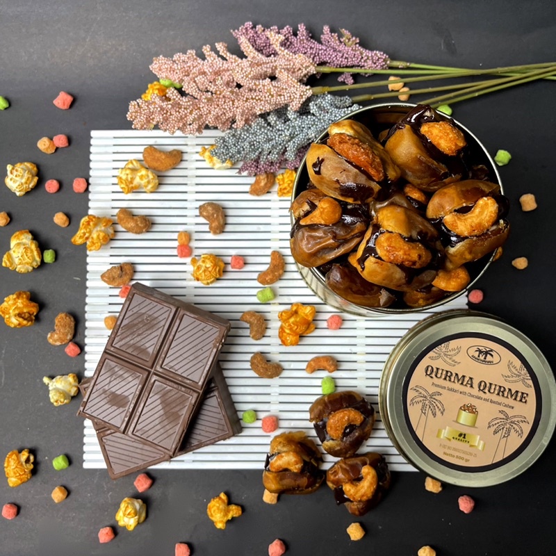 

[QurmaQurme] Kurma Sukkari Premium isi Cokelat & Kacang Mede