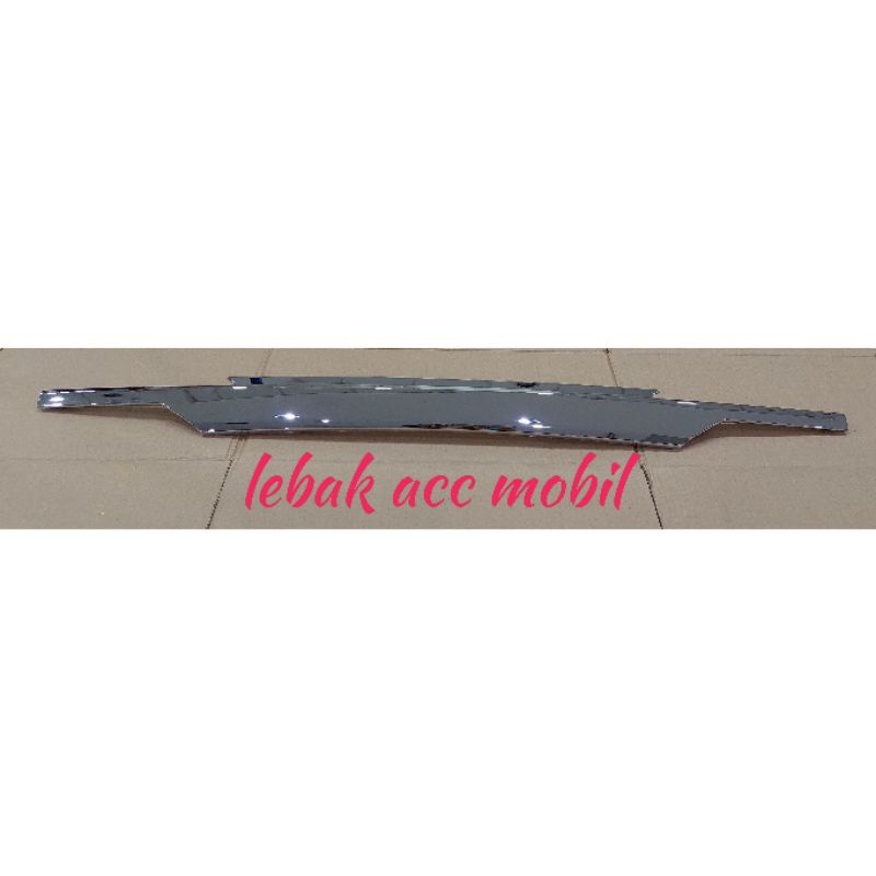 trunklid bagasi belakang mobil daihatsu xenia 2019 Chrome