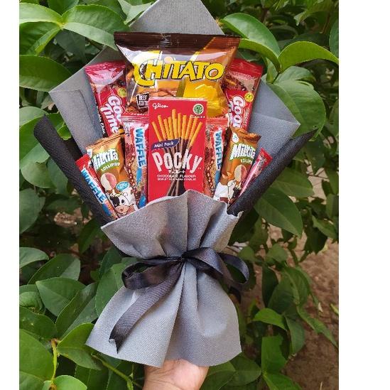 

(K) Buket cowok hitam/paket/bingkisan Snack Ulang Tahun/Ultah/ Wisuda/Kado/Hadiah/ ANNIVERSARY / CEWE