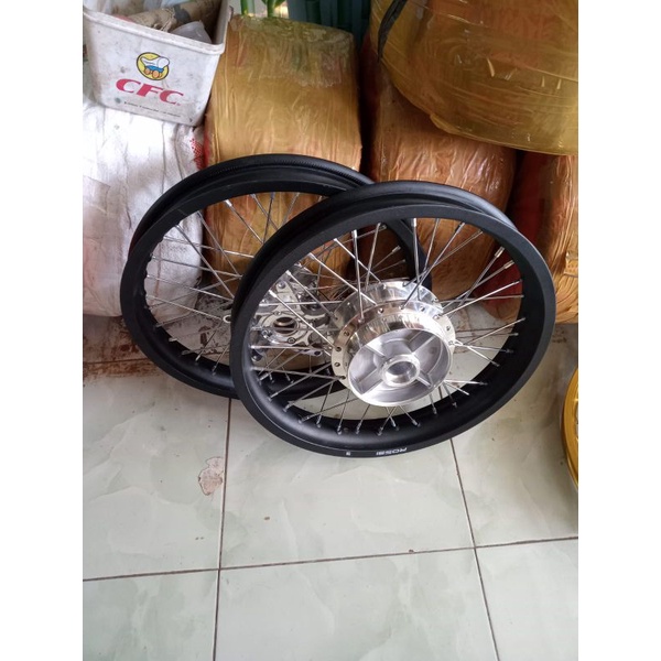 velg paketan Honda CB 150 r new/CBR new ring 17 x185/160