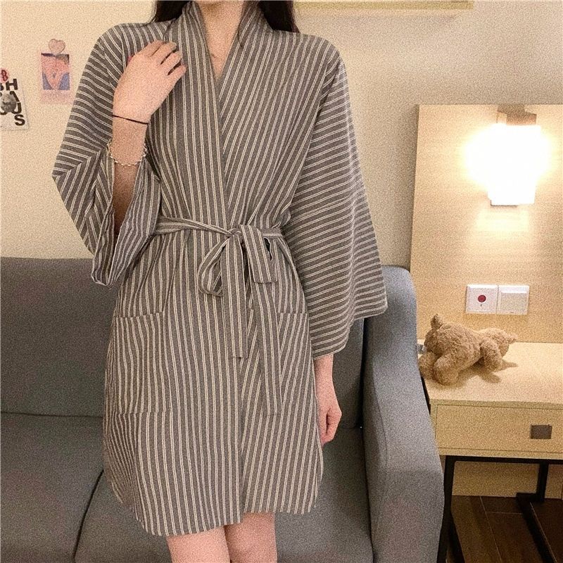 Retro bergaris-garis renda-up baju tidur wanita musim semi dan musim panas bagian tipis bagian menen