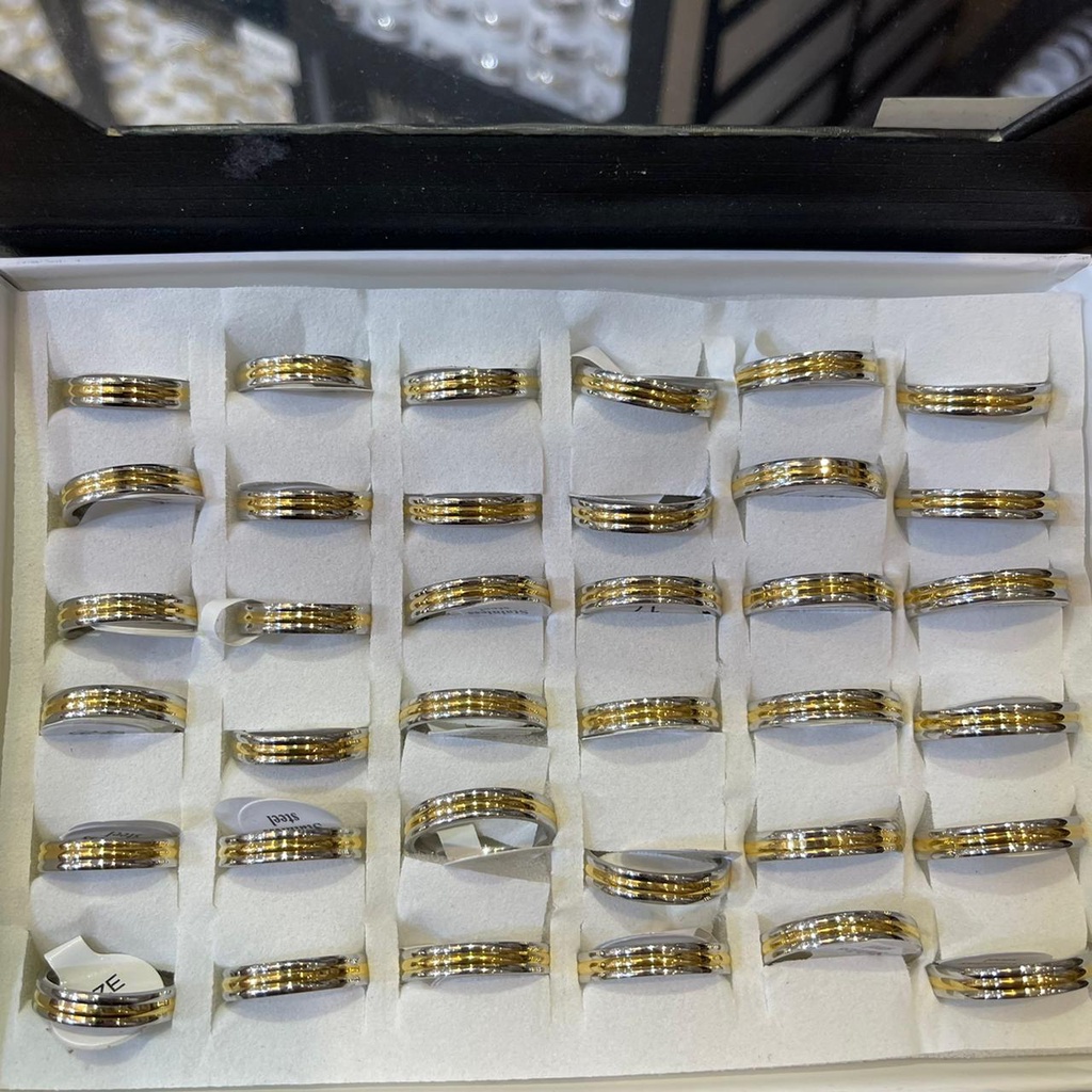 CINCIN TITANIUM GROSIR 1 BOX ISI 36 PCS UKURAN 16 SAMPAI 19/ MOTIF 3 STRIP SILVER GOLD SILVER GLOSSY / DUNIA GELANG