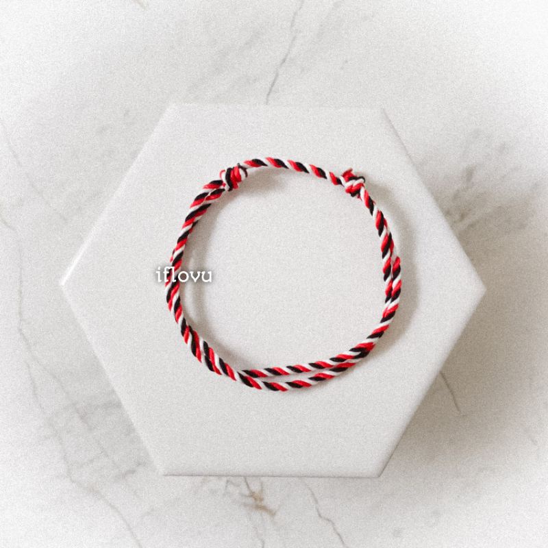 Gelang Tridatu asli bali original / Gelang Bali Tridatu / Gelang Etnik Bali / Gelang Tridatu 3 warna / Gelang Tridatu tipis / Gelang tridatu tebal gelang couple tridatu
