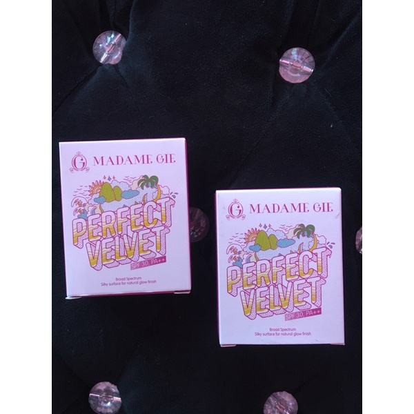 Madam Gie Bedak Padat Perfect Velvet Spf 30 PA ++