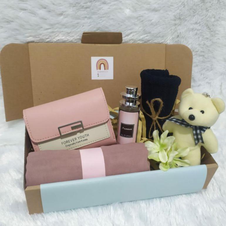 

LARIS Hampers Kado Cewek/ Hampers Dompet/ Kado Ulangtahun/ Giftbox / Bella Square hnr