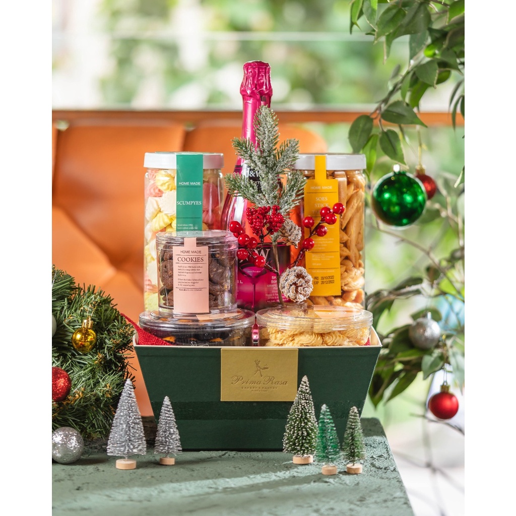

READY CIKARANG 02 NOV 2024 - PRIMA RASA BANDUNG HAMPERS G PARCEL NATAL CHRISTMAS NEW YEAR LIMITED EDITION 2022 GIFT BOX PRIMARASA OLEH OLEH BANDUNG VIRAL SALE PROMO PAKET HADIAH BOLU CAKE LEGIT PIA ROTI PIE COOKIES PASTRY LAPIS BIRTHDAY CAKE KUE ULANG TAH
