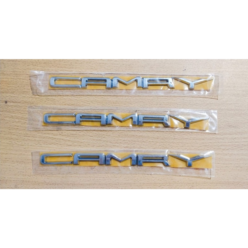 Emblem Logo Mobil Tulisan Kap Camry Chrome