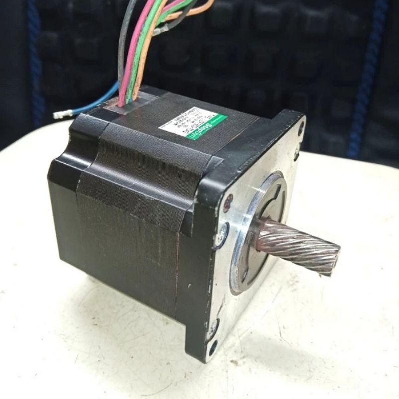 103F 7852- 7342 STEPPING MOTOR STEPSYN SANYO DENKI 2.8A 5WIRE