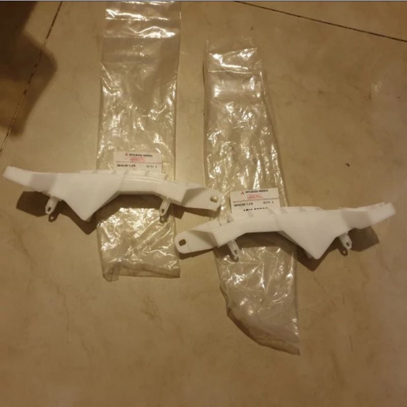 Braket Bemper depan Pajero sport 2009-2015 Triton 2007-2014 Asli Mitsubishi
