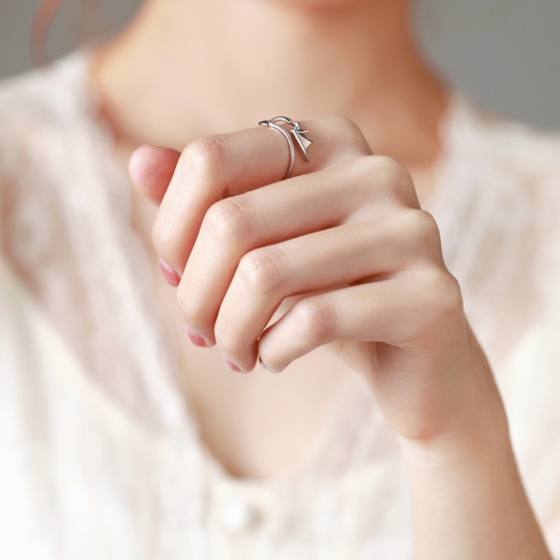 Roselife Cincin Model Terbuka Desain Sayap Malaikat Iblis Warna Hitam / Silver Gaya Punk Untuk Pria / Wanita