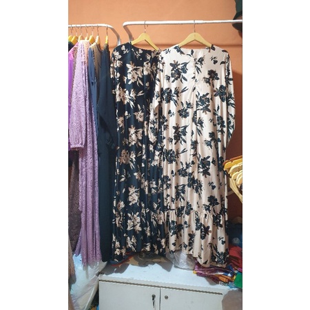 Gamis Satin Motif Bunga