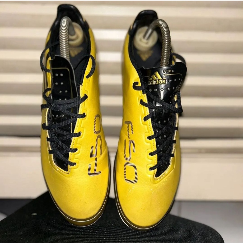 Sepatu bola-Sepatu bola second-Sepatu bola preloved-kasut bola second- boot bola second adidas F30 TRX Yellow - Original Second ( SOLD )