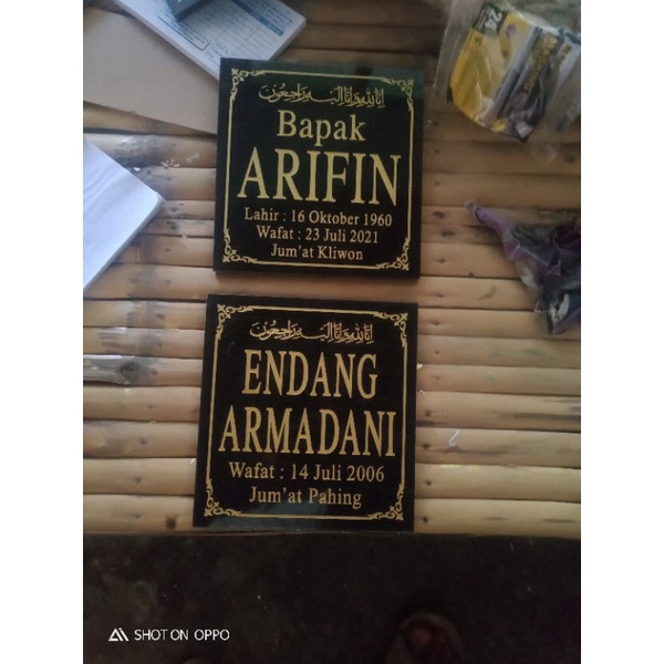 

papan nisan