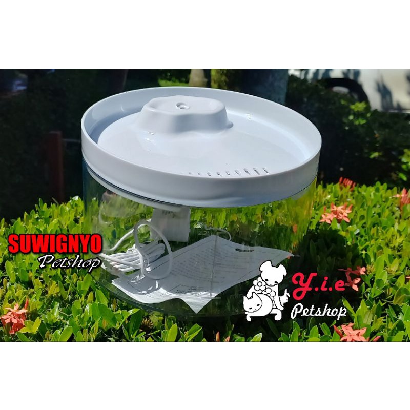 Dispenser minum air mancur hewan putih