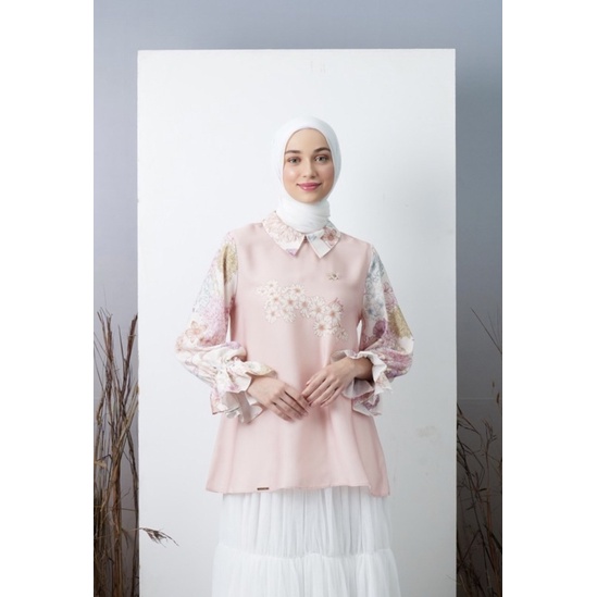 Sale hepburn blouse magnolia size S by wearingklamby