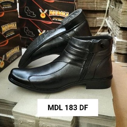 Sepatu kulit pria boots MEDALI sepatu kerja formal