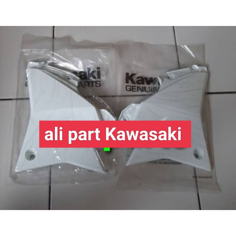 SAYAP KECIL BODY DEPAN COVER TENGKI DTRACKER BF NEW SE PUTIH ORIGINAL