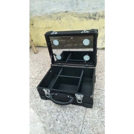 BOK MAKEUP/KOTAKMAKEUP/BEAUTYCASE 4 LAMPU FM TANPA TROLI