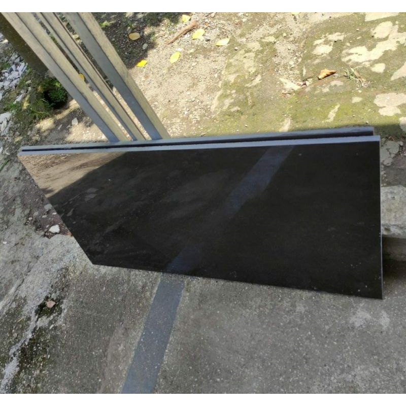 Lembaran Granit Hitam Polos