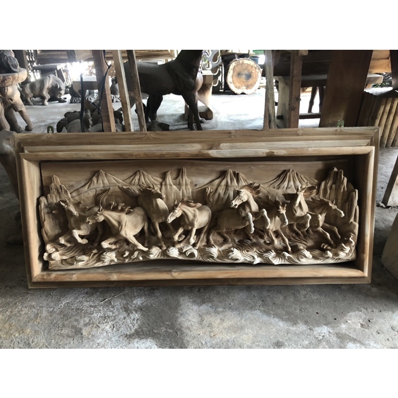 Hiasan dinding relief kuda