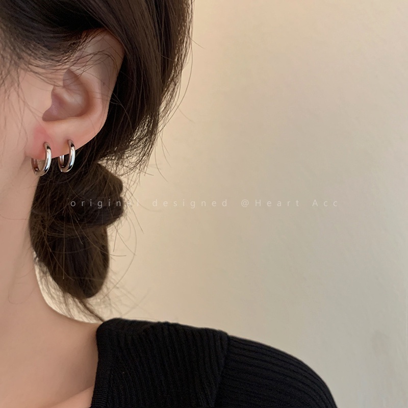 Anting Hoop Emas Perak Hitam Anting Hoop Unisex Anting Simple Untuk Wanita Perhiasan Aksesori Trendi