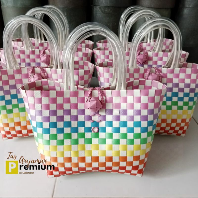 (T16) Pelangi 23x14x23 cm/Tas Anyaman Premium Situbondo/souvenir/tas hajatan/tas pasar