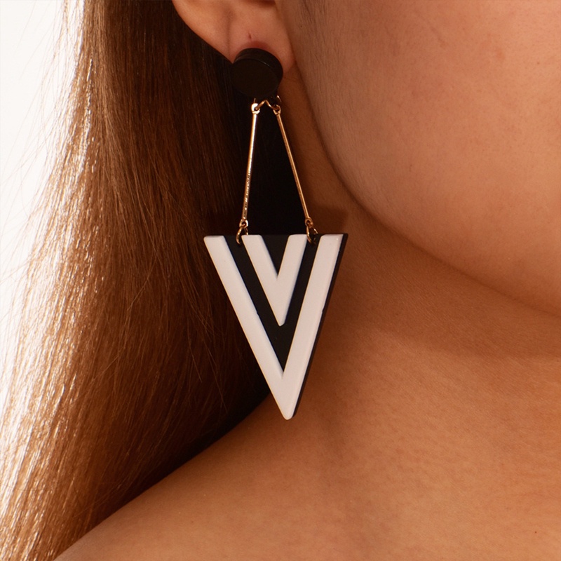 Fancyqube Anting Drop Segitiga Berlebihan Kepribadian Geometris Akrilik Anting Drop Panjang Untuk Wanita Perhiasan Pesta Wanita