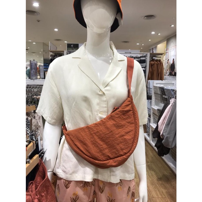 Tas Bahu Mini Round - Slingbag Uniqlo