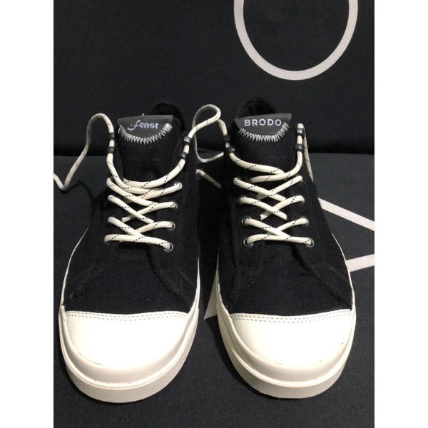 preloved sepatu brodo x feast