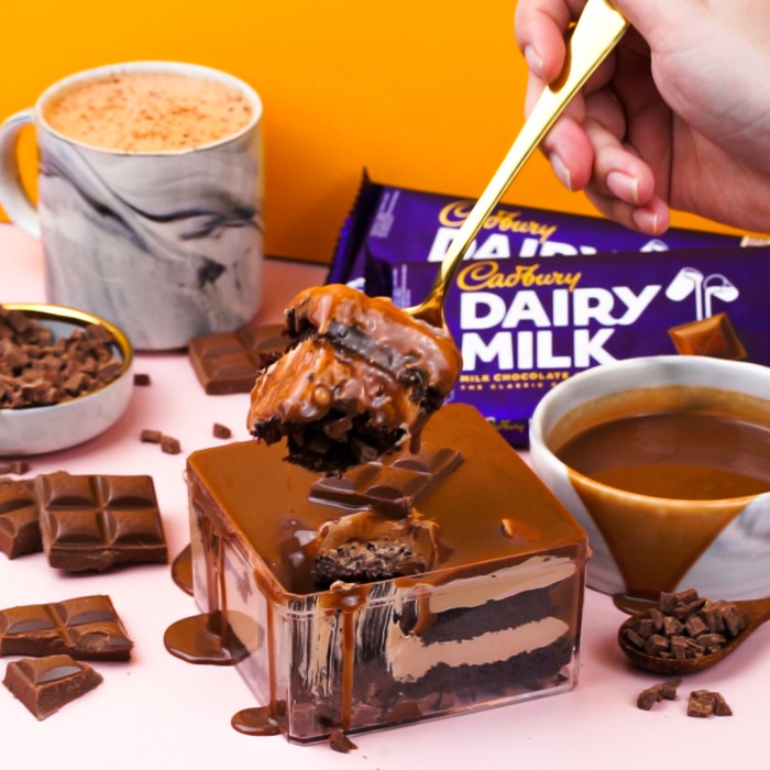 

[BEST SELLER] Choco Heaven Dessert Box Made With Cadbury