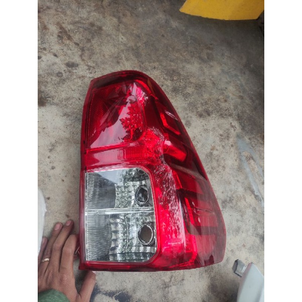 Lampu Belakang Hilux revo