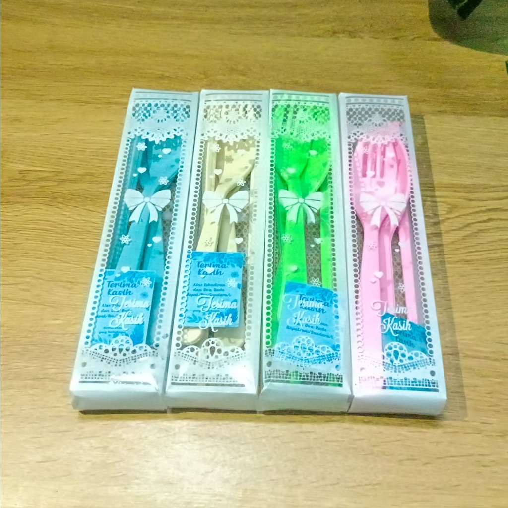 ZAYKA== Souvenir Wedding Sendok Garbu Sumpit Satu Set Bervariasi Multi Colour