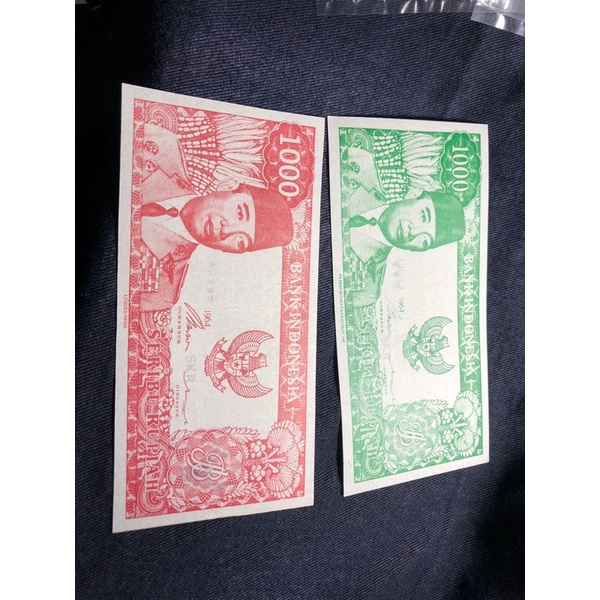 Uang Kertas Soekarno 1000 Rupiah Melengkung di air es