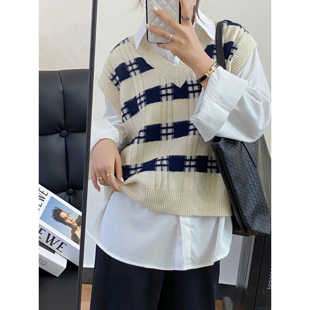 Avery Vest Rompi V Neck Motif Kotak Rajut Wanita Korea