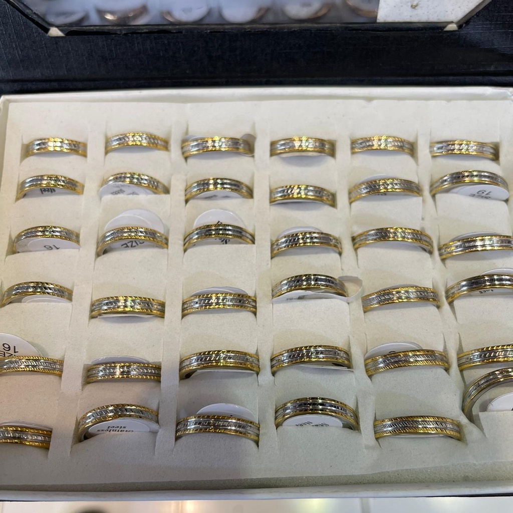 CINCIN TITANIUM GROSIR 1 BOX ISI 36 PCS UKURAN 16 SAMPAI 19/ MOTIF GOLD SILVER 3 STRIP / DUNIA GELANG