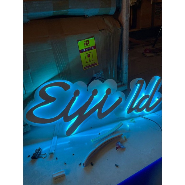 NAMA AKRILIK DAN LAMPU NEONFLEX CUSTOM