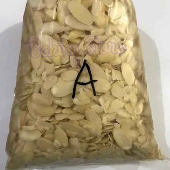 

12.12 BRANDS FESTIVAL Kacang Almond Slice 250gr murah