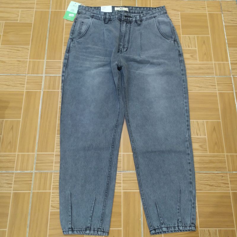 M&B Mischa Brandon Boyfriend Jeans