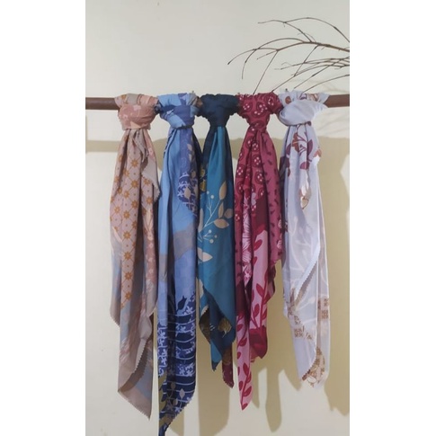 Hijab Motif Azara Lasercut