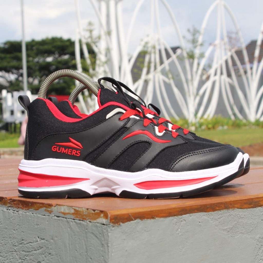 Sneakers Gumers black red , Sepatu Pria dan Wanita, sepatu sport, sepatu santai, sepatu olahraga, sepatu kerja, sepatu sekolah, sepatu hitam polos, sepatu enteng. sepatu terbaru, sepatu terlaris, sepatu lari, sepatu senam, sepatu jogging, sepatu running