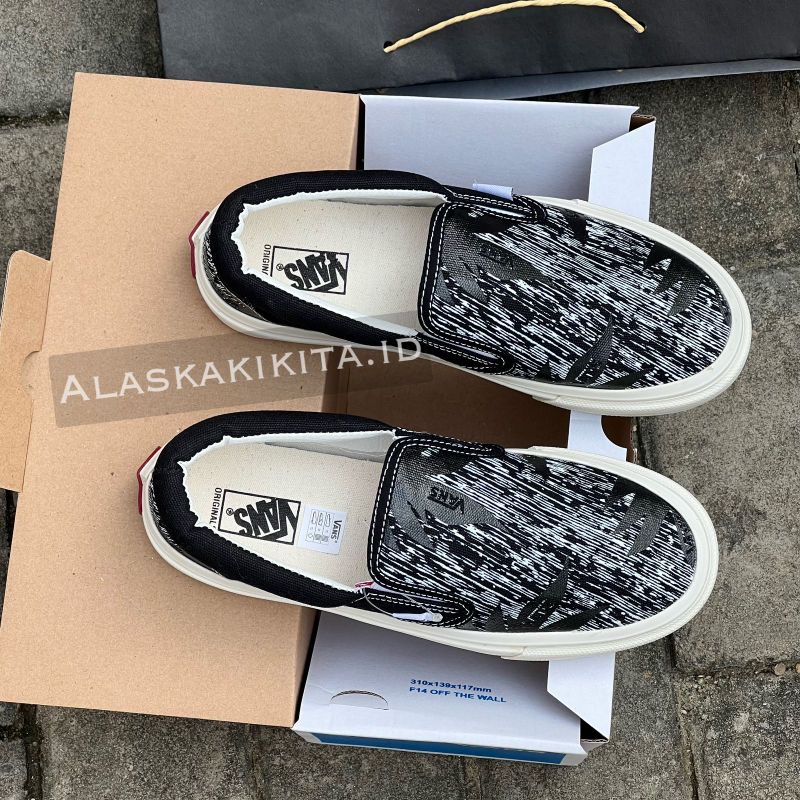 VANS SLIP ON BLACK WHITE OG RASTA BONUS KAOS KAKI DAN PAPERBAG / COD PREMIUM QUALITY