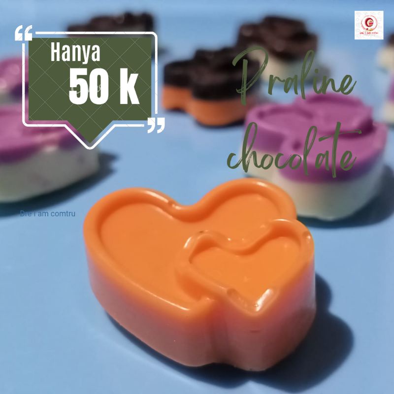 

PERMEN COKLAT BENTUK LOVE ENAK NYOKLAT BANGET