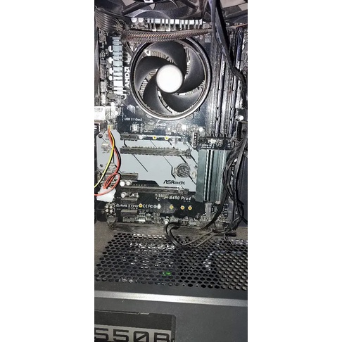 Komputer dengan ryzen 3 3200 G, ram 16 ( 8 GB dua keping) 3200 MHZ (XMP)