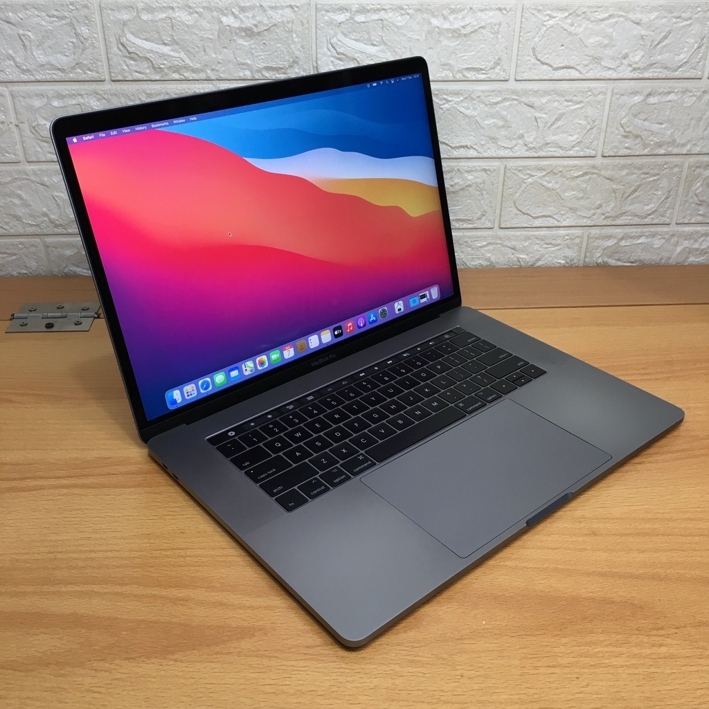 Jual MacBook Pro 2017 15 Inch Retina Core i7 RAM 16GB SSD 512GB