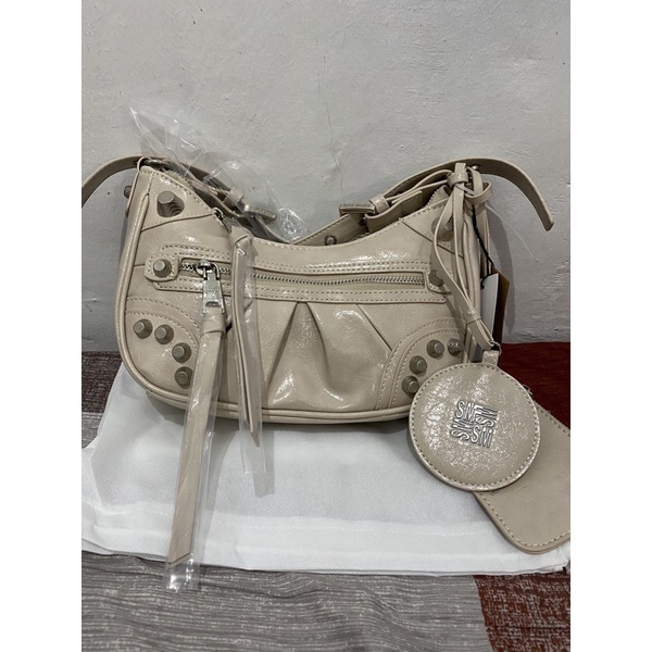 SOLDSOLDNew steve madden bglowing