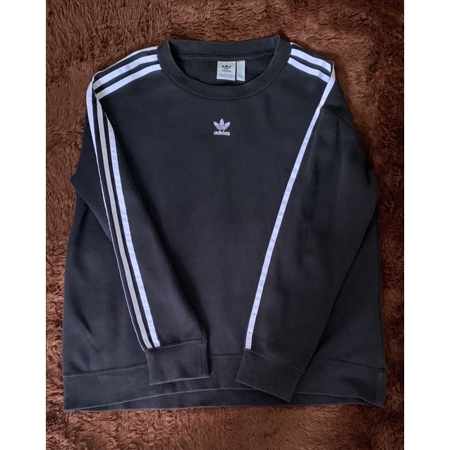 Adidas crewneck center