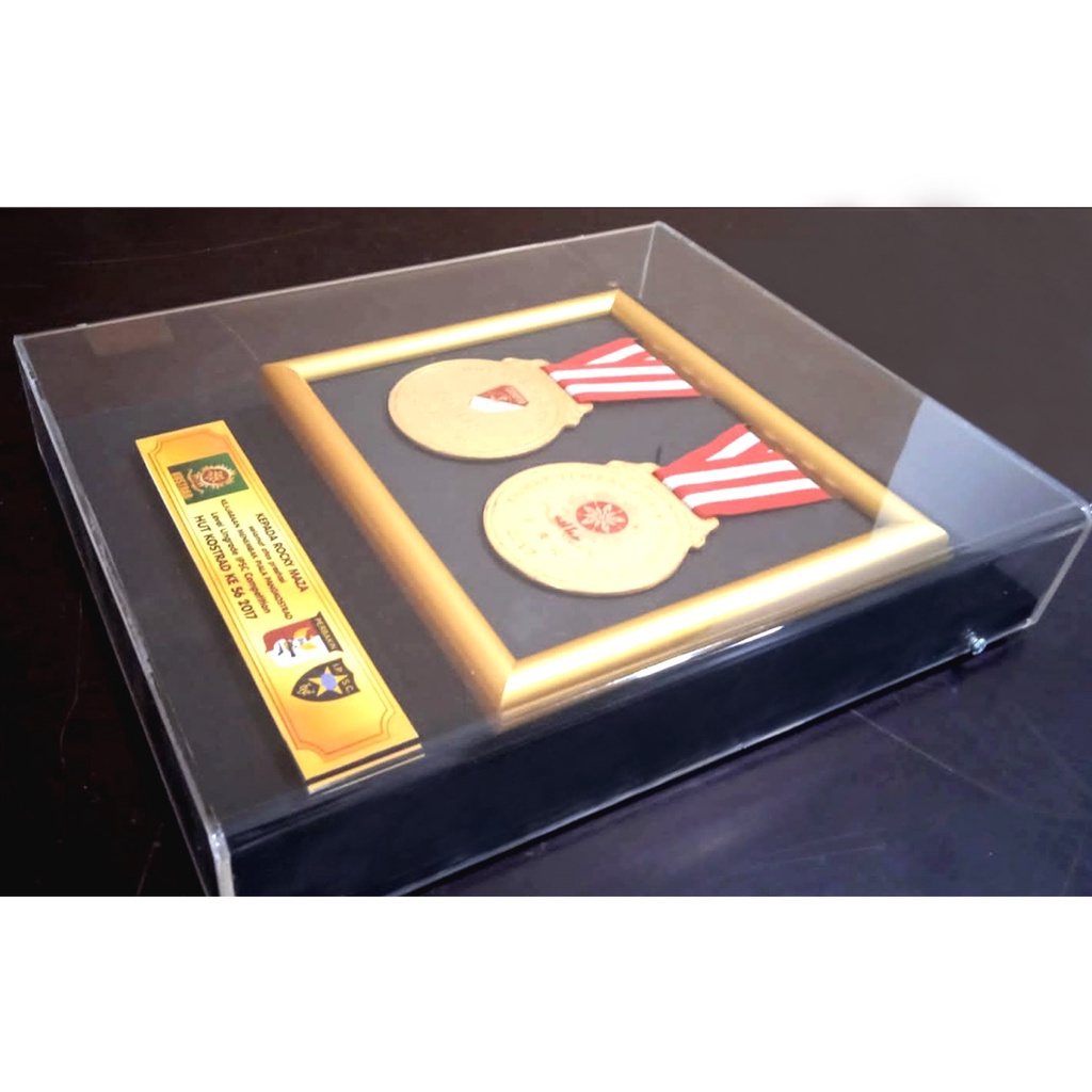 Pigura Double Acrylic untuk Medali